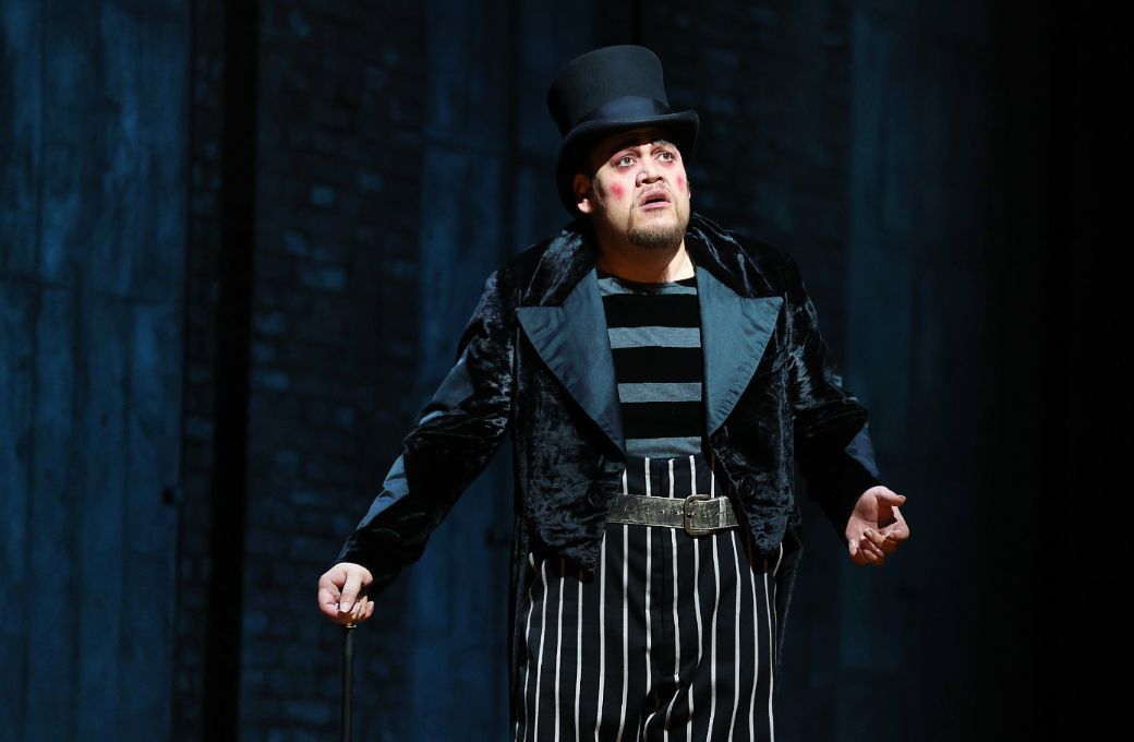Quinn Kelsey (Rigoletto) &copy; Curtis Brown | Met Opera