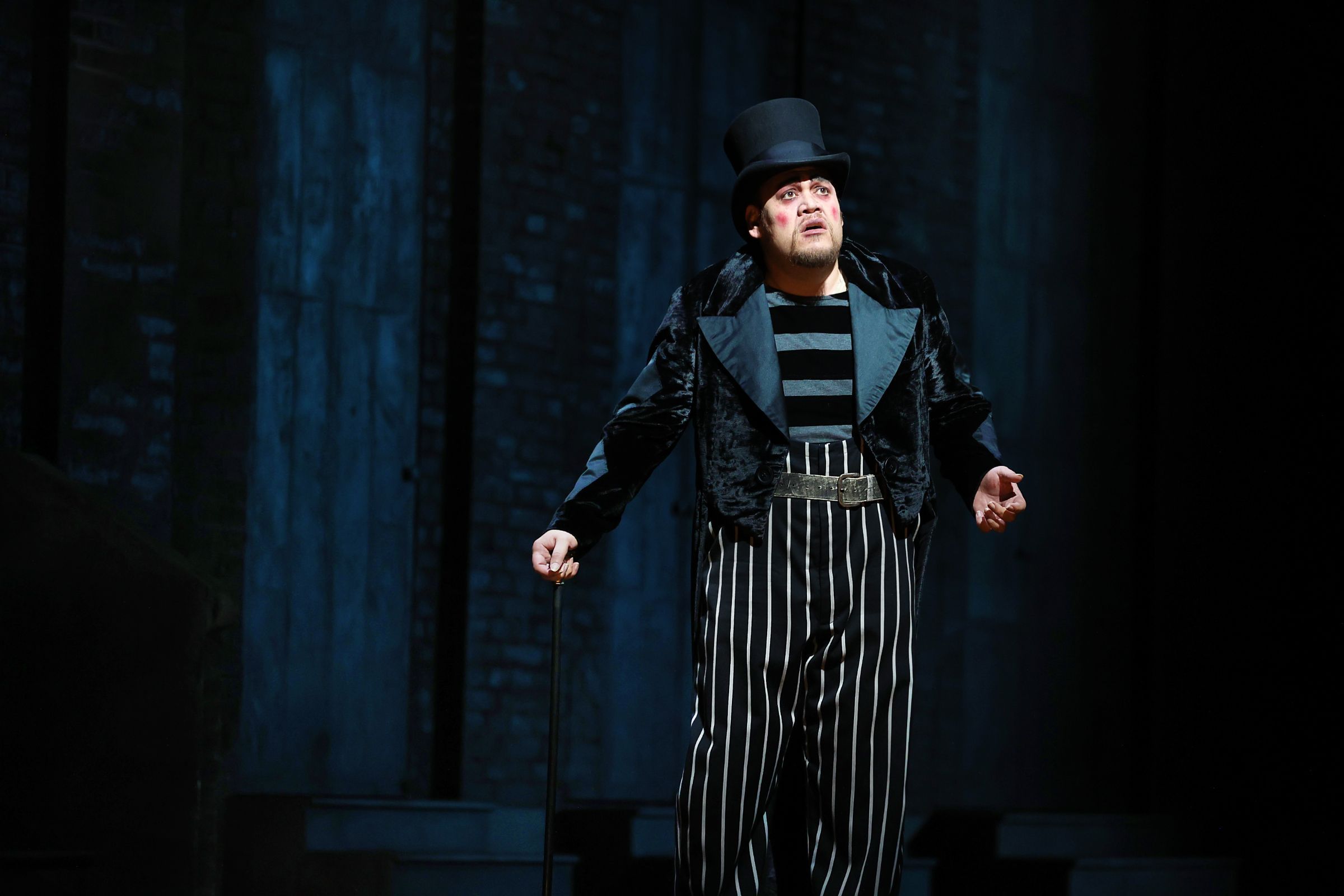 Quinn Kelsey (Rigoletto) &copy; Curtis Brown | Met Opera