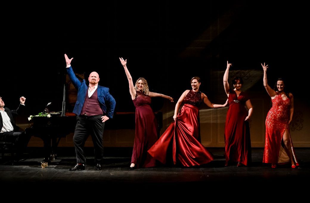 Julius Drake, Nicky Spence, Václava Krejčí Housková, Romana Kružíková, Kristína Kubová, Ivana Pavlů © Marek Olbrzymek