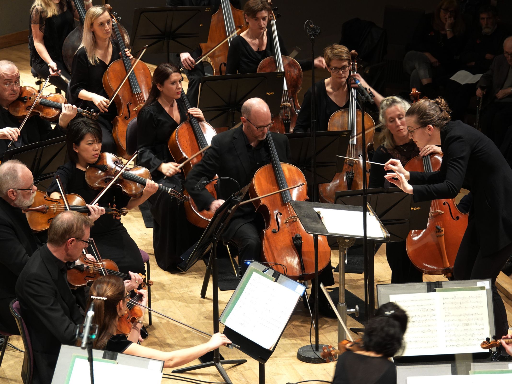 Elena Schwarz conducts the BBC Philharmonic © BBC Philharmonic