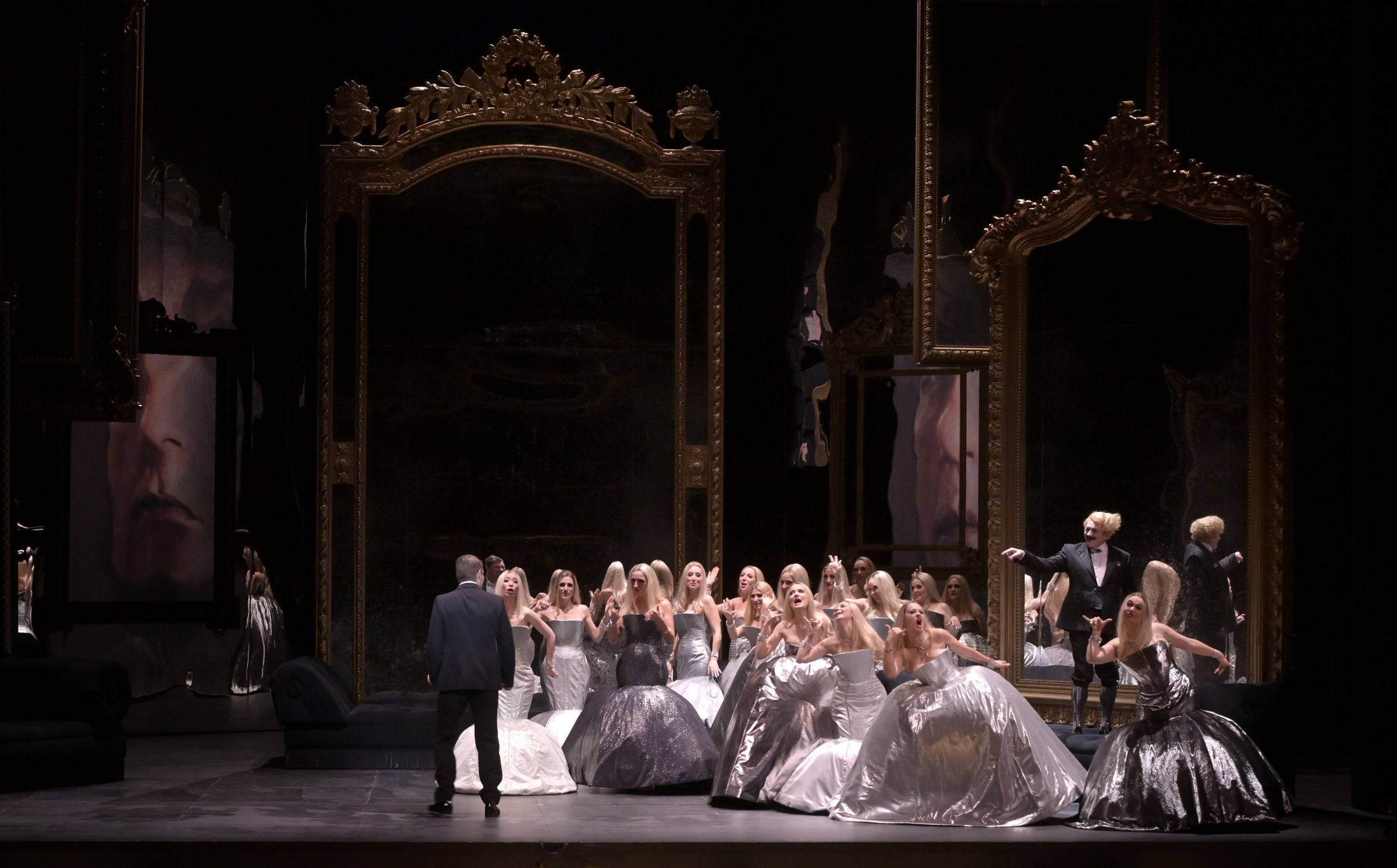 <i>La Périchole</i> Act 2 &copy; Vincent Pontet