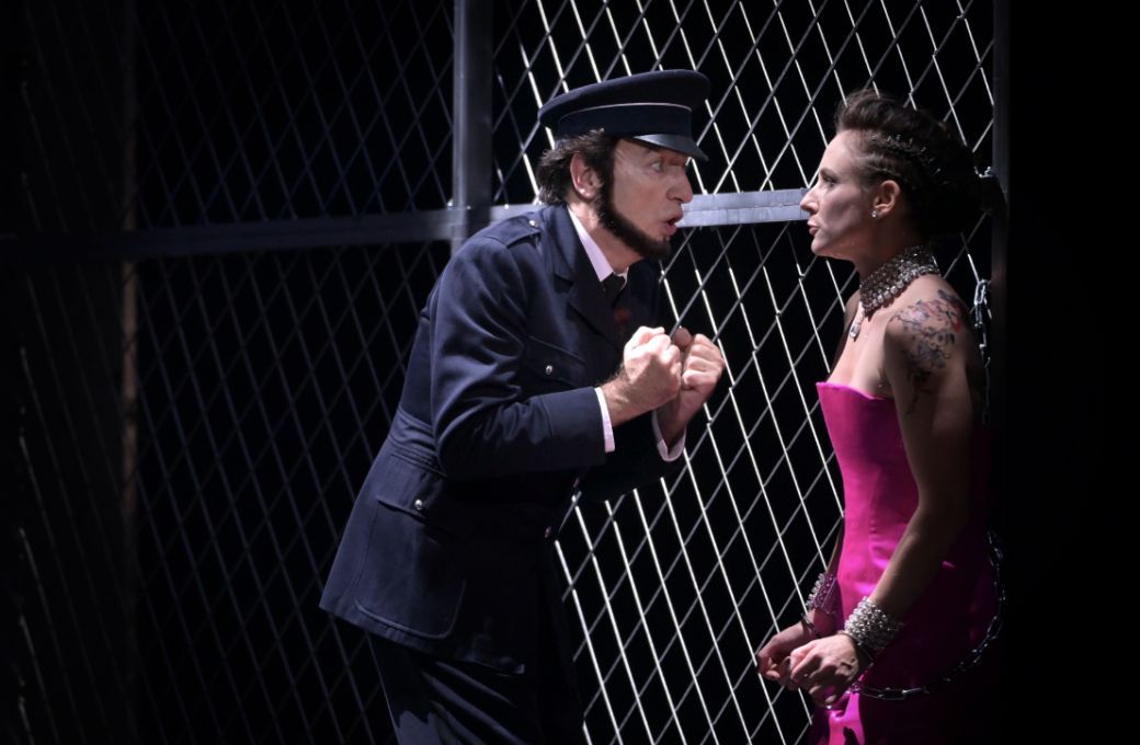 Laurent Naouri (Don Andr&egrave;s de Ribeira) and Antoinette Dennefeld (La P&eacute;richole) &copy; Vincent Pontet