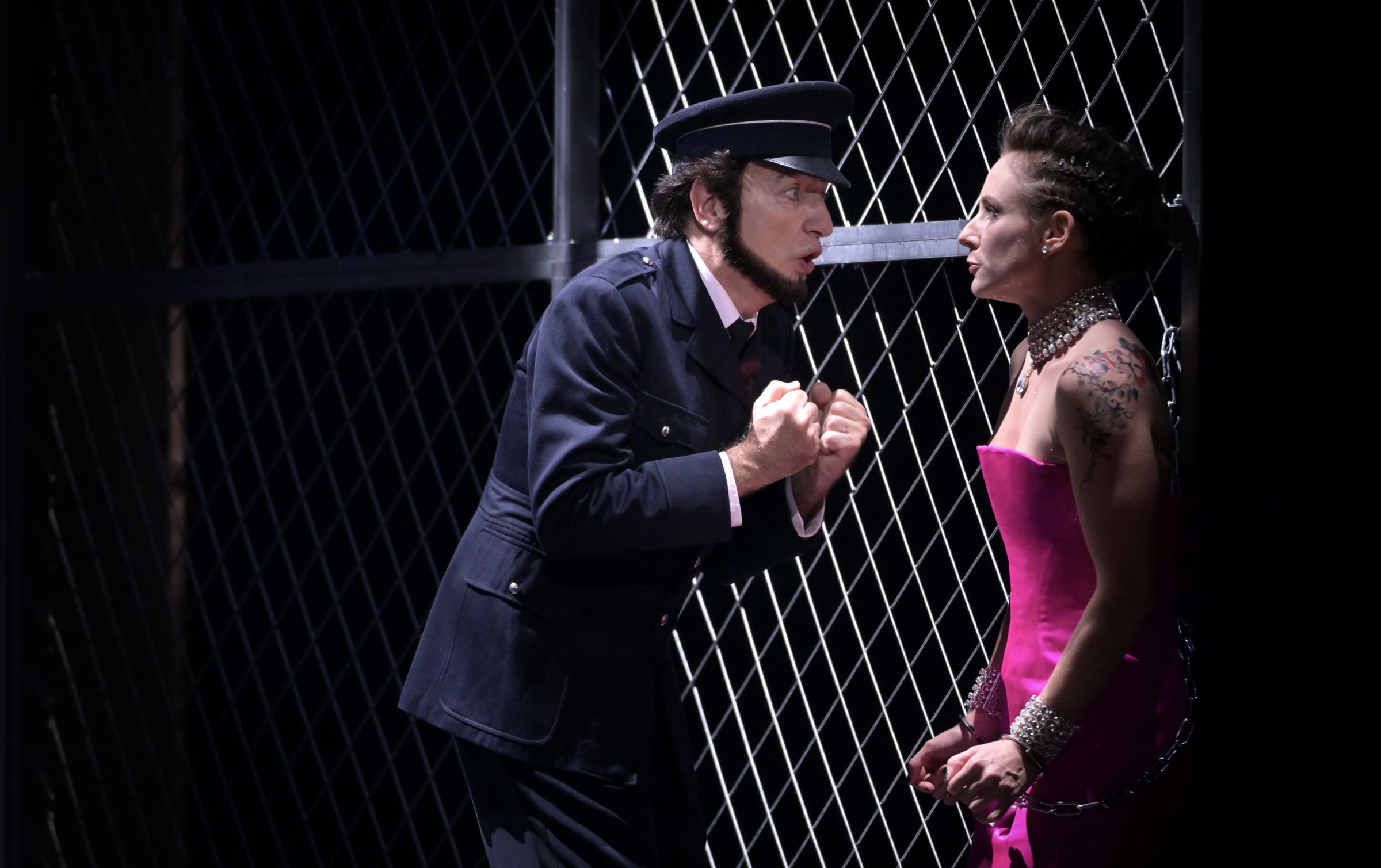 Laurent Naouri (Don Andrès de Ribeira) and Antoinette Dennefeld (La Périchole) &copy; Vincent Pontet