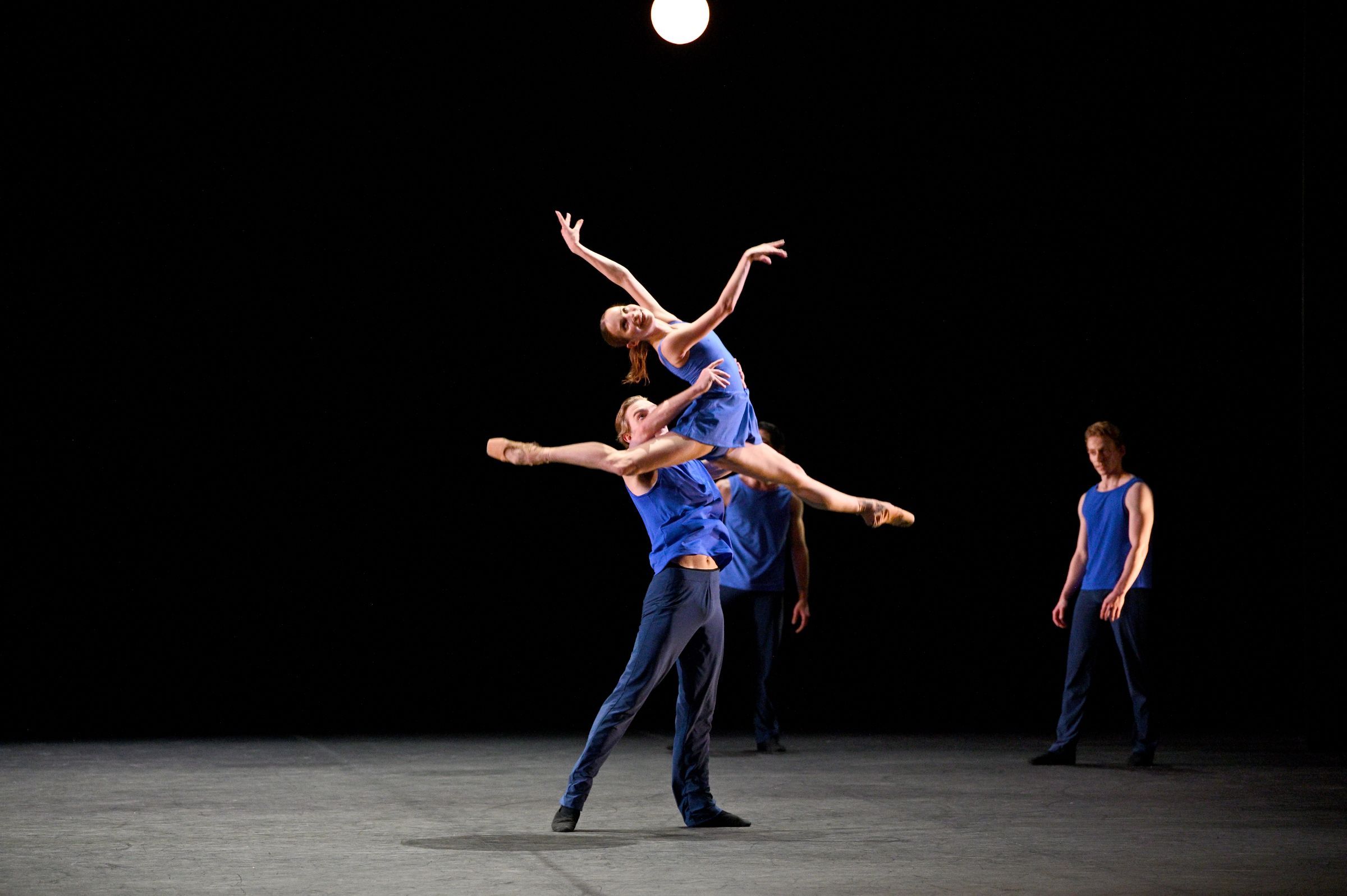 Katja Khaniukova and Henry Dowden in Stina Quagebeur's <i>Take Five Blues</i> © Laurent Liotardo