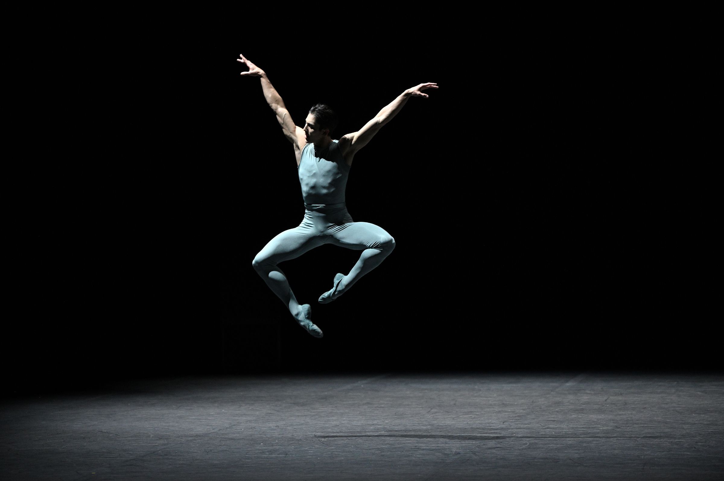 Eric Woolhouse in William Forsyth's <i>Blake Works I</i> © Laurent Liotardo