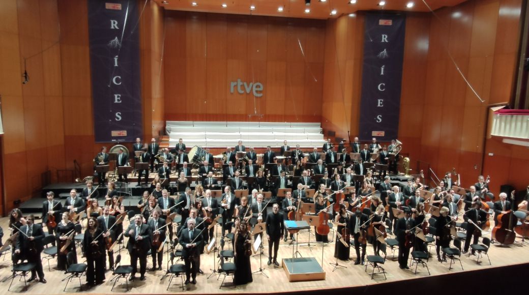 La Orquesta de RTVE y el director Pablo González &copy; Orquesta de Radio Televisión Española