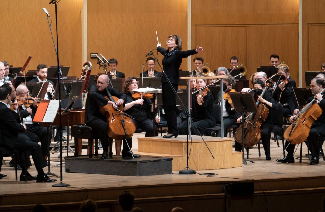 Asier Polo, JoAnn Falletta and the Buffalo Philharmonic Orchestra © Brett Deneve