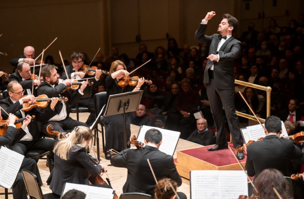 Lahav Shani conducts the Israel Philharmonic Orchestra © Chris Lee