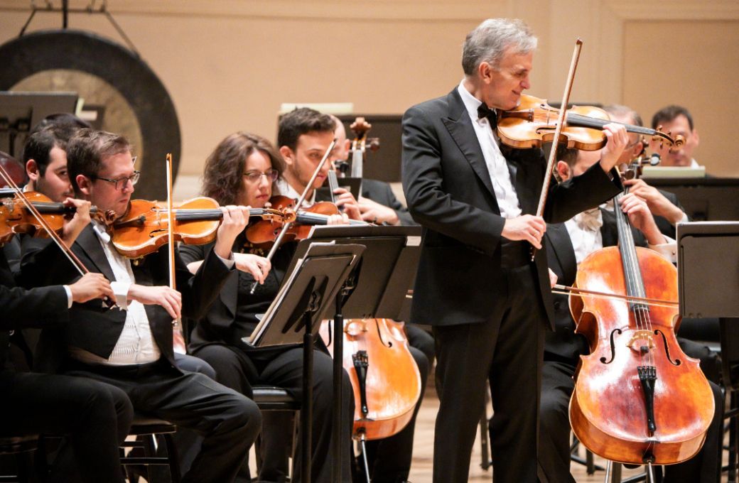 Gil Shaham and the Israel Philharmonic Orchestra &copy; Chris Lee