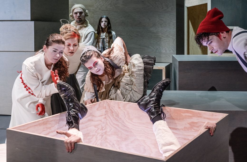 Bozena Bujnicka, Freya Apffelstaedt, Simone McIntosh, Amin Ahangaran and Gregory Feldman &copy; Toni Suter