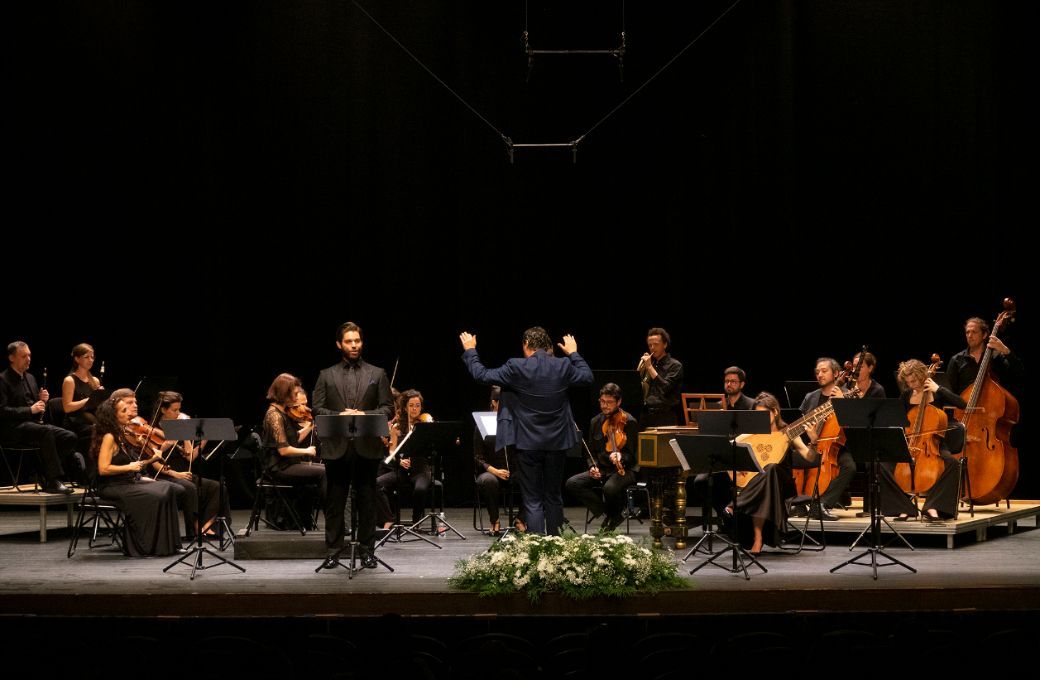 Il Pomo d'Oro con Georte Petrou en la direcci&oacute;n y el bajo Alex Rosen &copy; Alfonso Rego | Temporada L&iacute;rica de La Coru&ntilde;a
