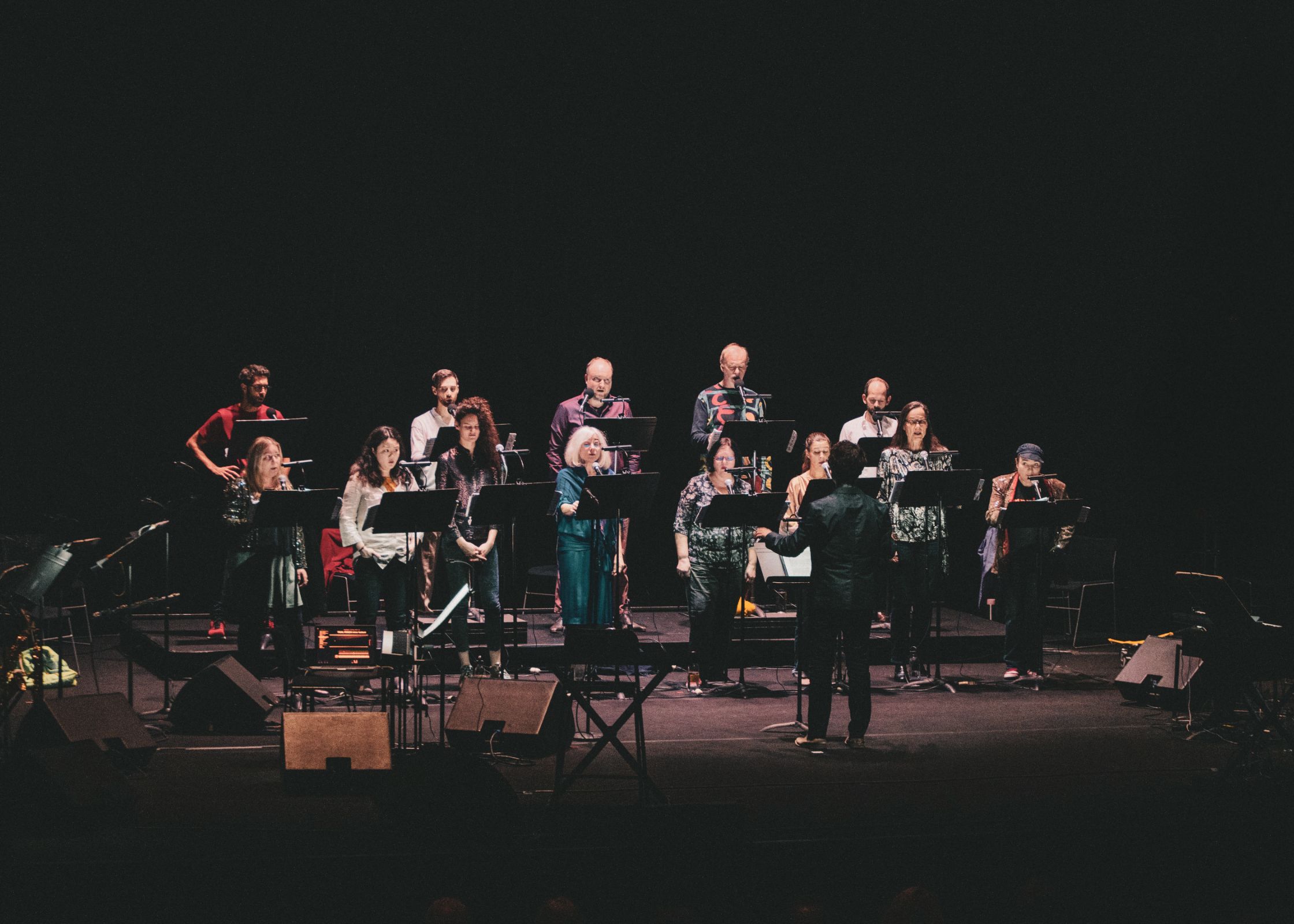 Le Collegium Vocale Gent dirigé par Tom de Cock dans <i>Einstein on the Beach</i> &copy; Alex Wallon
