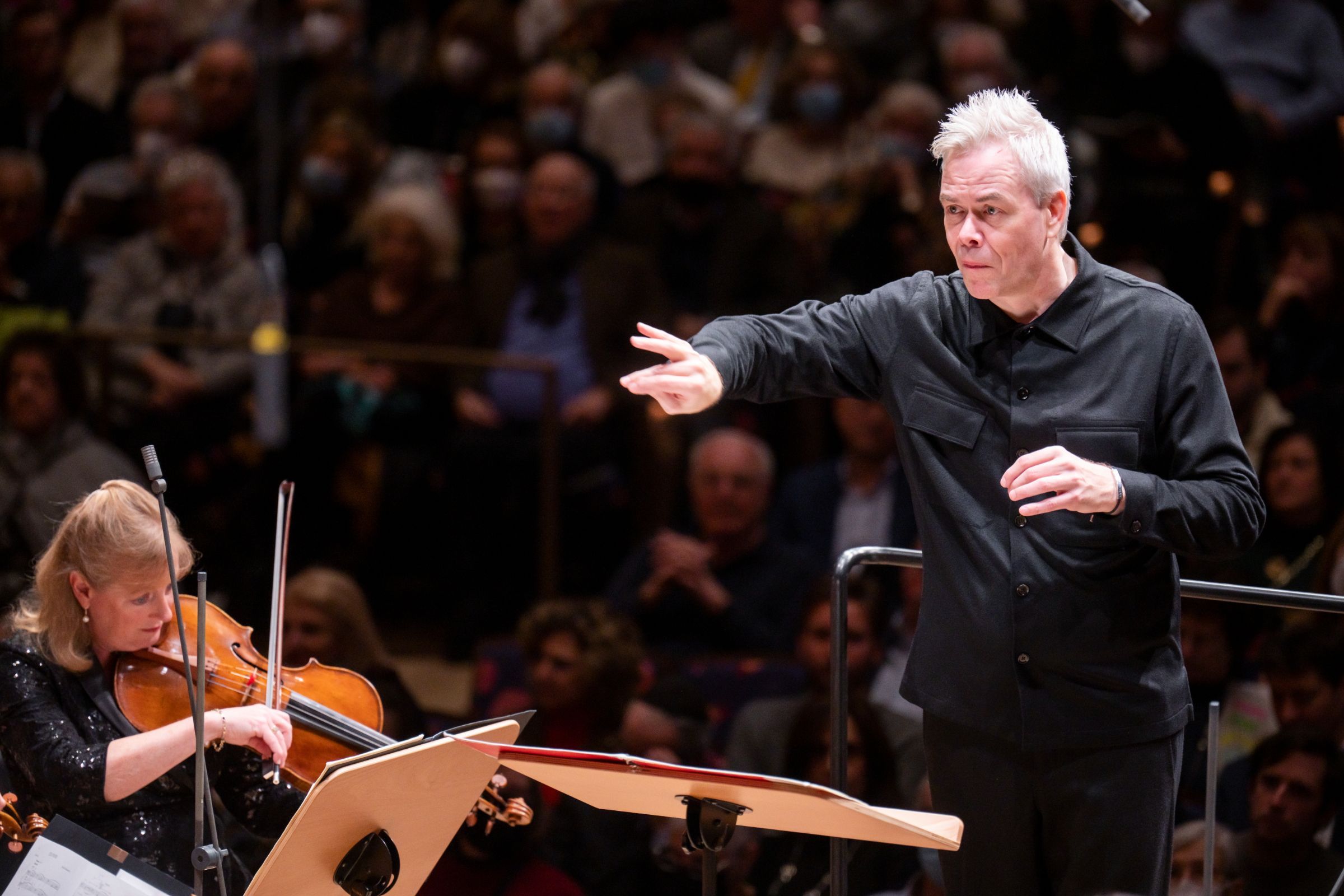 Hannu Lintu conducts the New York Philharmonic &copy; Chris Lee