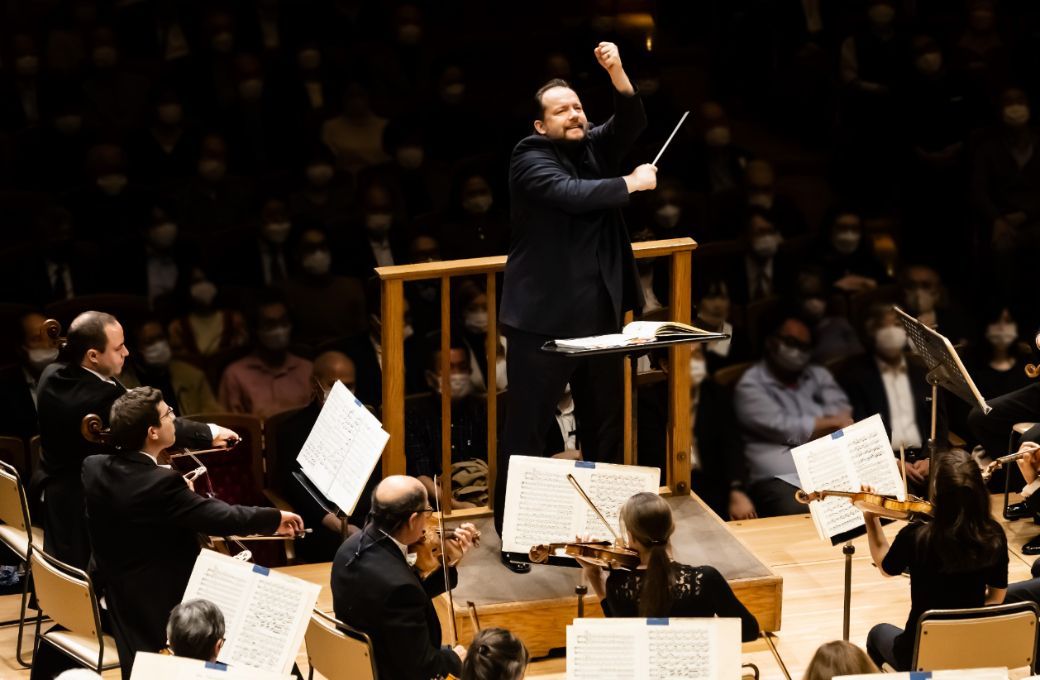 Andris Nelsons conducts the Boston Symphony Orchestra &copy; Naoya Ikegami | Suntory Hall