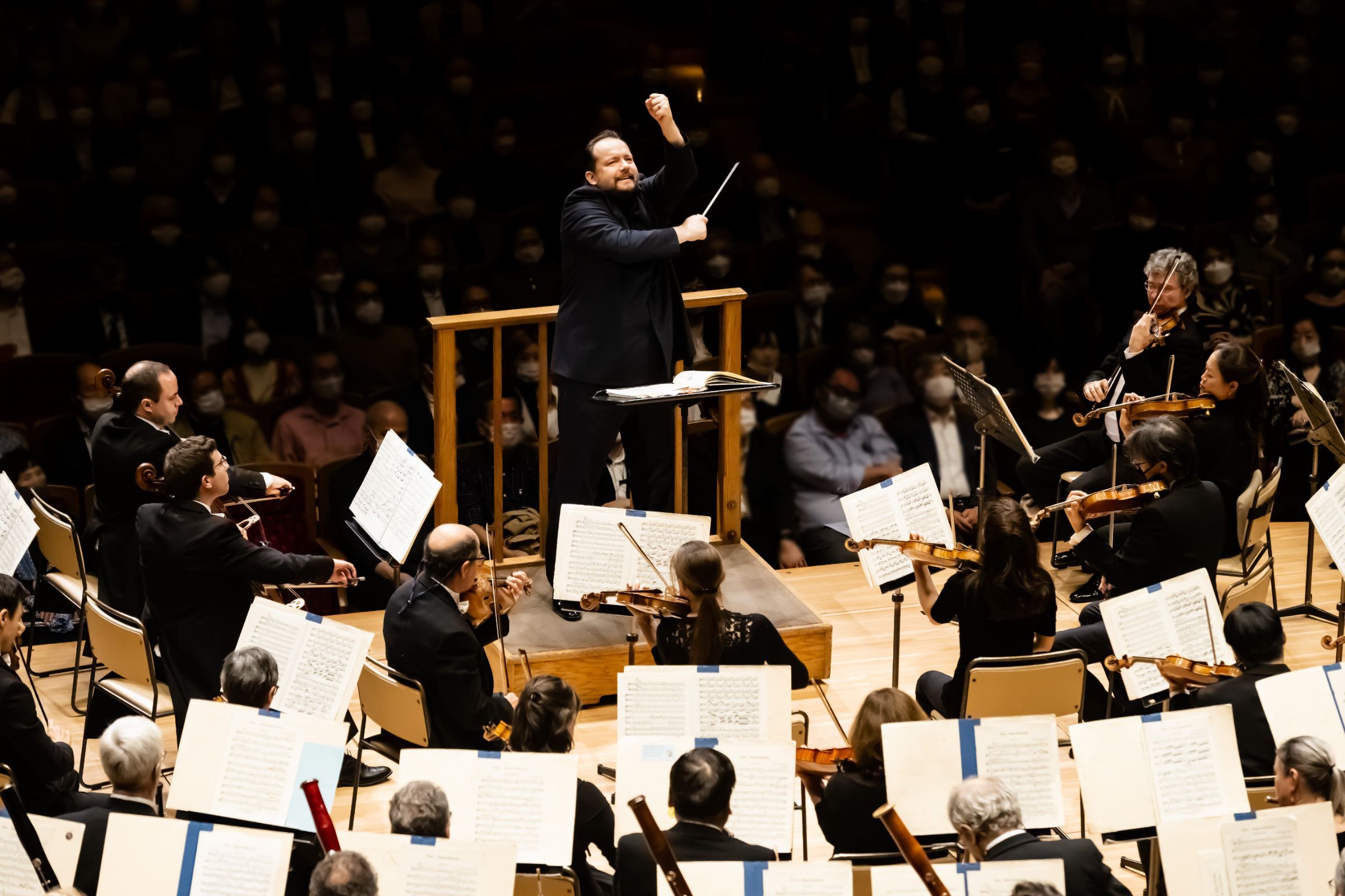 Andris Nelsons conducts the Boston Symphony Orchestra &copy; Naoya Ikegami | Suntory Hall