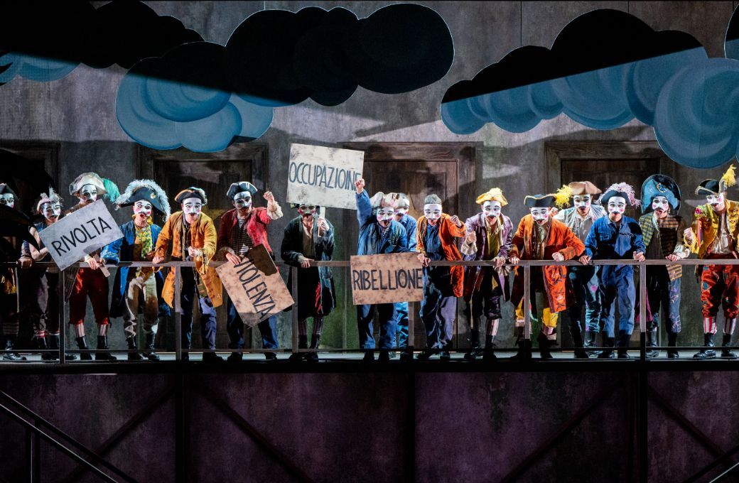 Chorus in <i>Chiara e Serafina</i> &copy; Gianfranco Rota