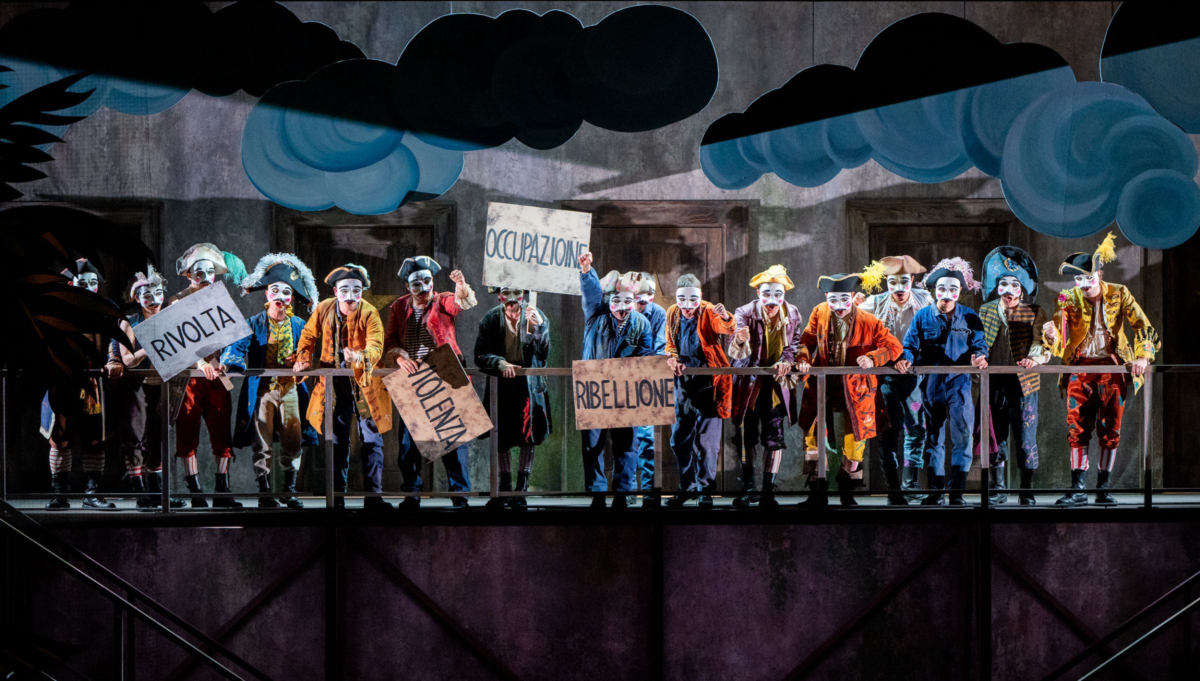 Chorus in <i>Chiara e Serafina</i> &copy; Gianfranco Rota