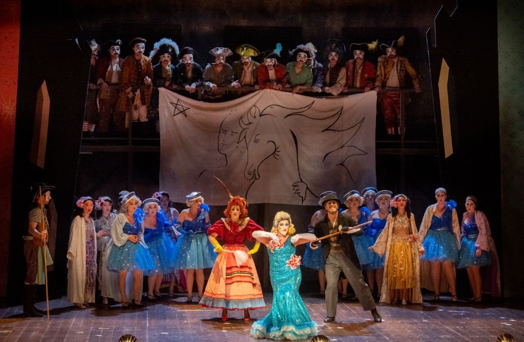 Mara Gaudenzi (Agnese), Valentina Pluzhnikova (Lisetta) and Mat&iacute;as Moncada (Don Fernando) &copy; Gianfranco Rota