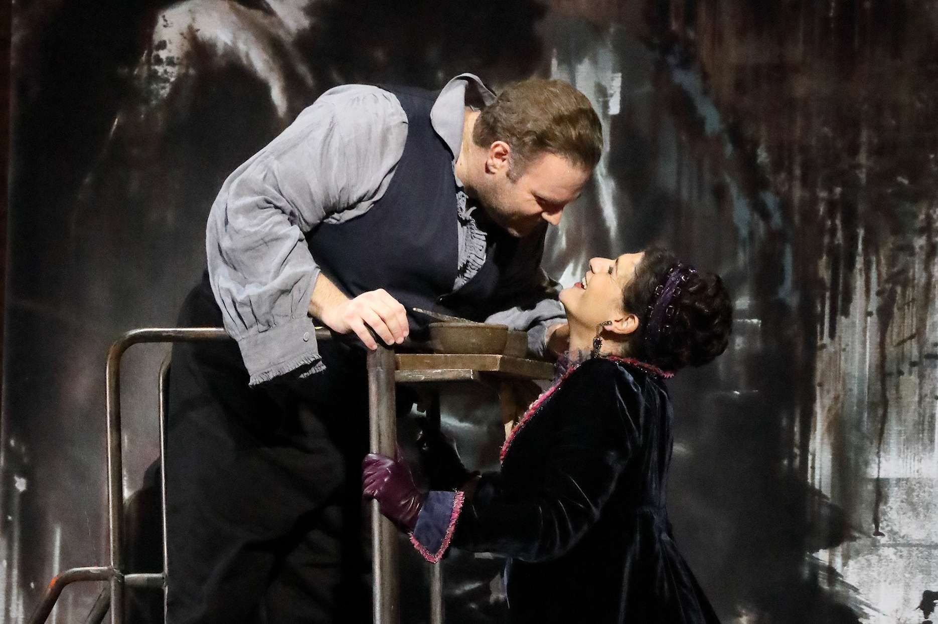 Joseph Calleja (Cavaradossi) and Anja Harteros (Tosca) in <i>Tosca</i> at Bayerische Staatsoper © Wilfried Hösl