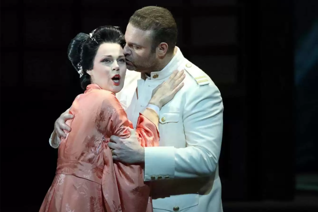 Kristine Opolais (Cio-Cio-San) and Joseph Calleja (Pinkerton) in <i>Madama Butterfly</i> © Wilfried Hösl | Bayerische Staatsoper