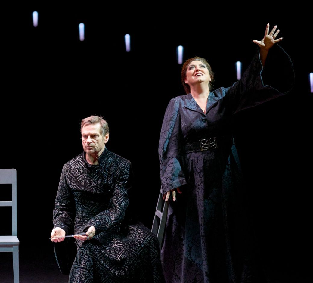 Simon Keenlyside (Macbeth) und Anna Pirozzi (Lady Macbeth) &copy; Wiener Staatsoper | Michael P&ouml;hn