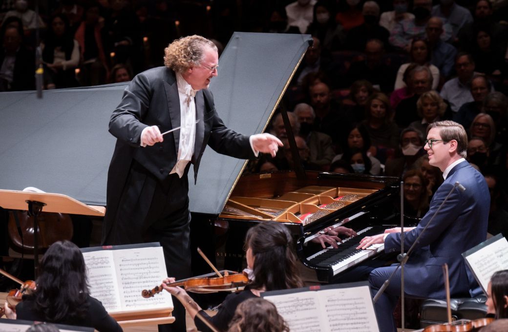 Stéphane Denève, Víkingur Ólafsson and the New York Philharmonic &copy; Chris Lee