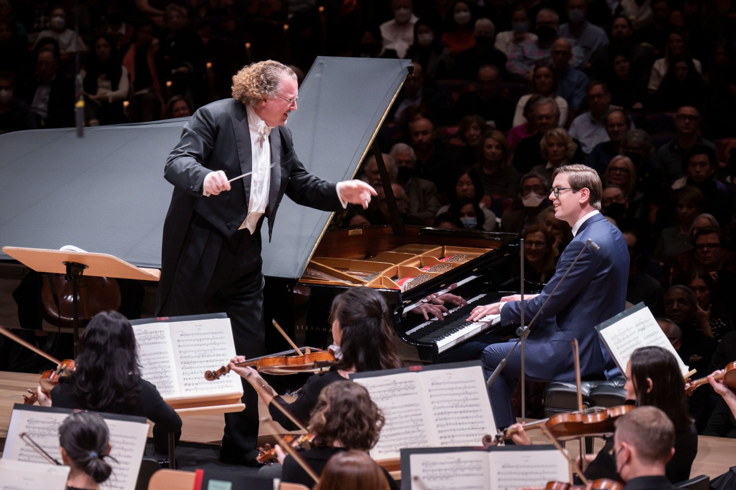 Stéphane Denève, Víkingur Ólafsson and the New York Philharmonic &copy; Chris Lee
