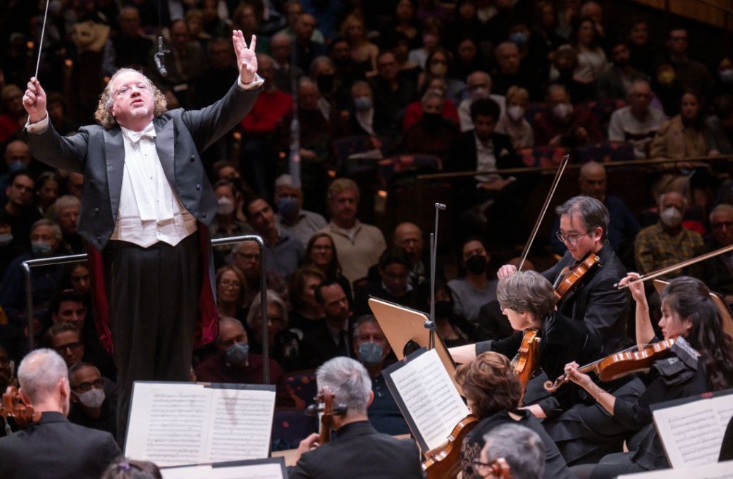 St&eacute;phane Den&egrave;ve conducts the New York Philharmonic &copy; Chris Lee