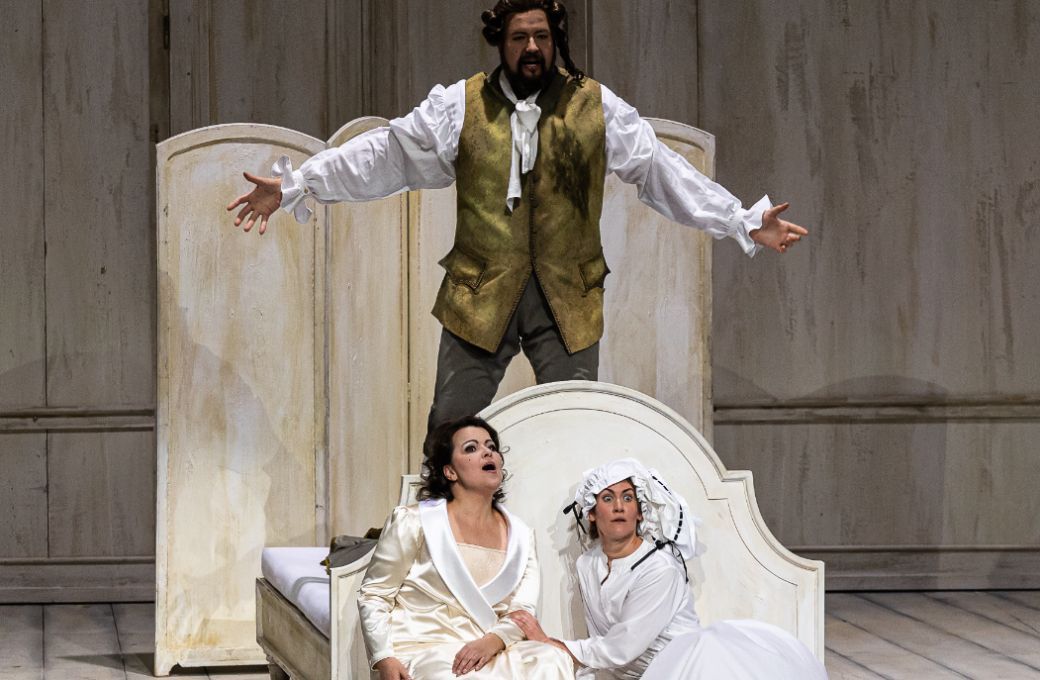 Petra Alvarez &Scaron;imkov&aacute; (Marschallin), Timo Riihonen (Baron Ochs) &amp; Arnhei&eth;ur Eir&iacute;ksd&oacute;ttir (Octavian) &copy; Zdeněk Sokol