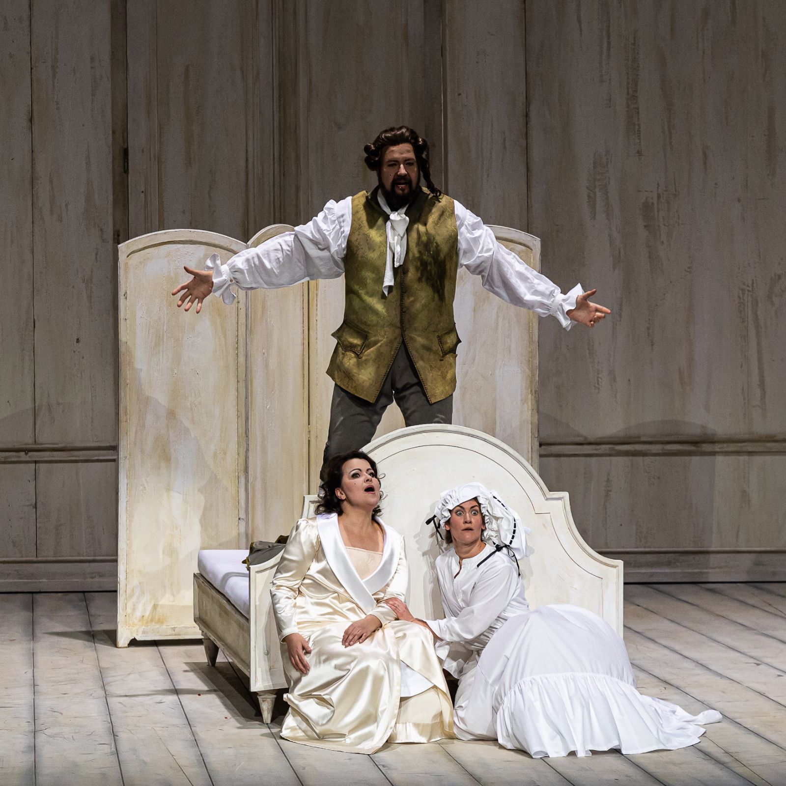 Petra Alvarez Šimková (Marschallin), Timo Riihonen (Baron Ochs) &amp; Arnheiður Eiríksdóttir (Octavian) &copy; Zdeněk Sokol