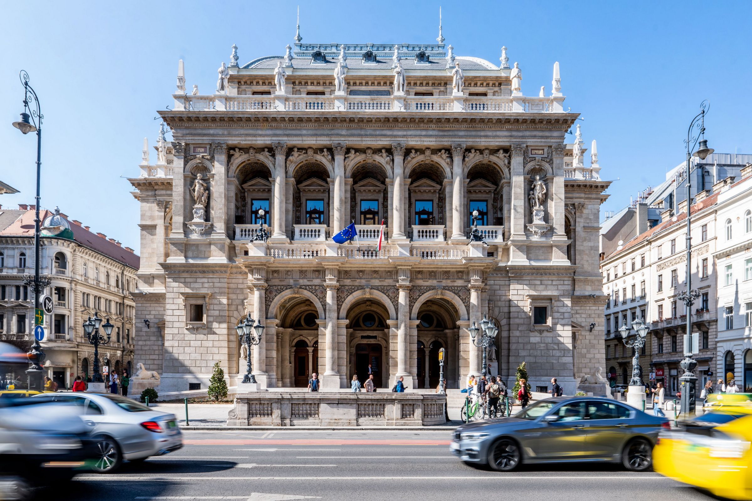 Facade of Hungarian State Opera &copy; Valter Berecz