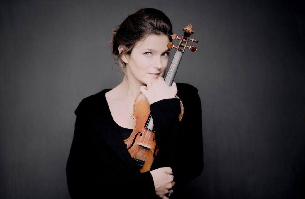 Janine Jansen with the 1715 &ldquo;Rode&rdquo; Stradivarius. &copy; Marco Borggreve