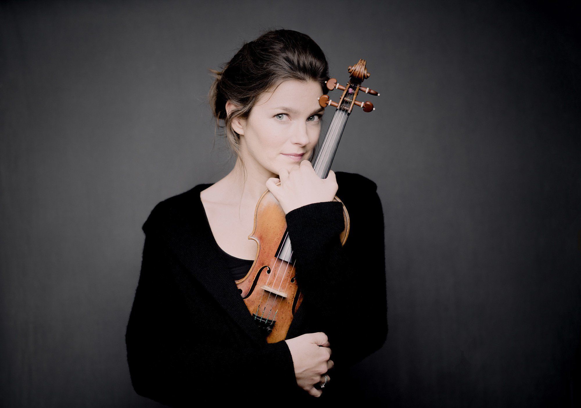 Janine Jansen with the 1715 “Rode” Stradivarius. &copy; Marco Borggreve