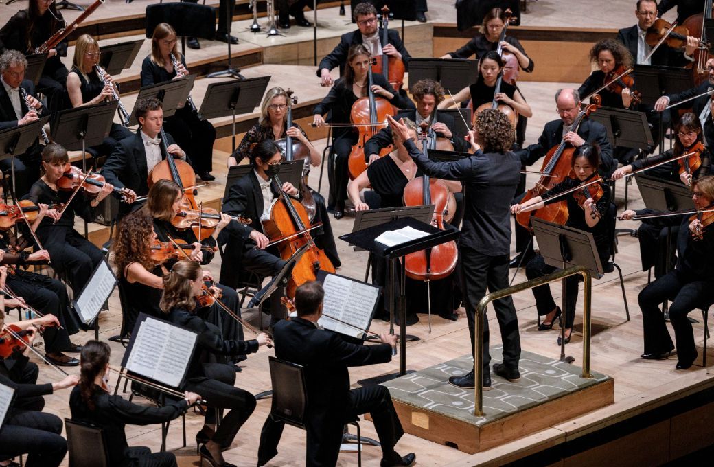 Robin Ticciati and the London Philharmonic Orchestra &copy; London Philharmonic Orchestra