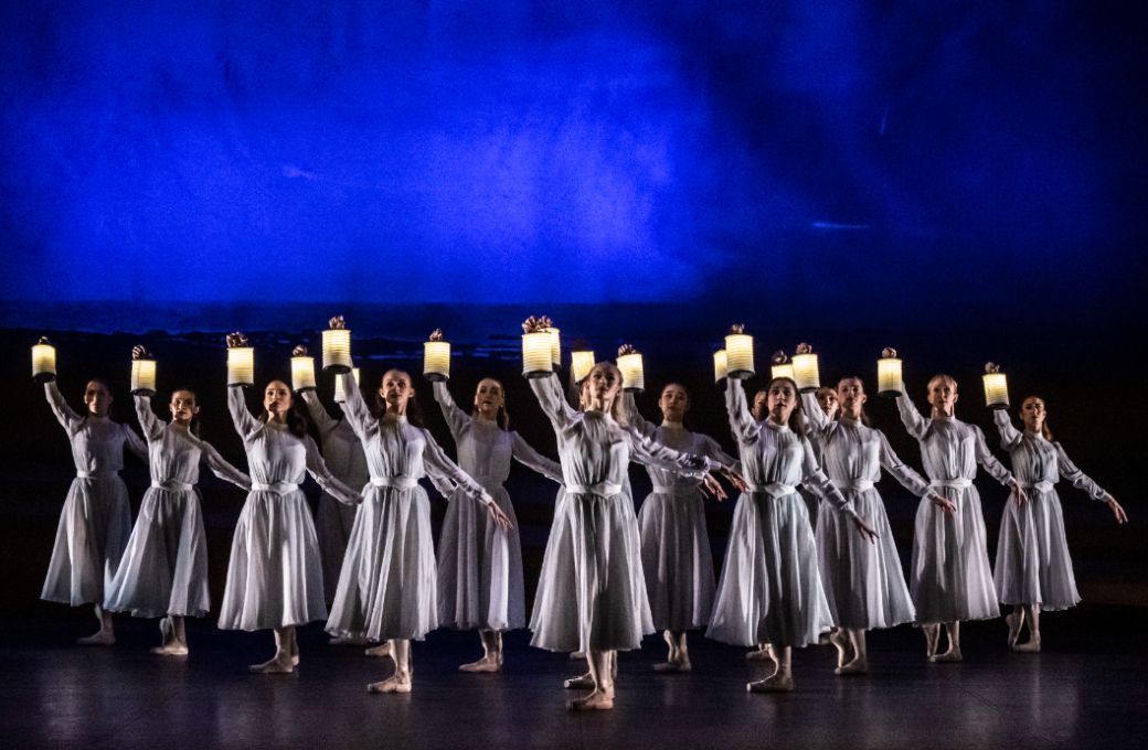 English National Ballet dancers in Tamara Rojo's <i>Raymonda</i> &copy; Johan Persson