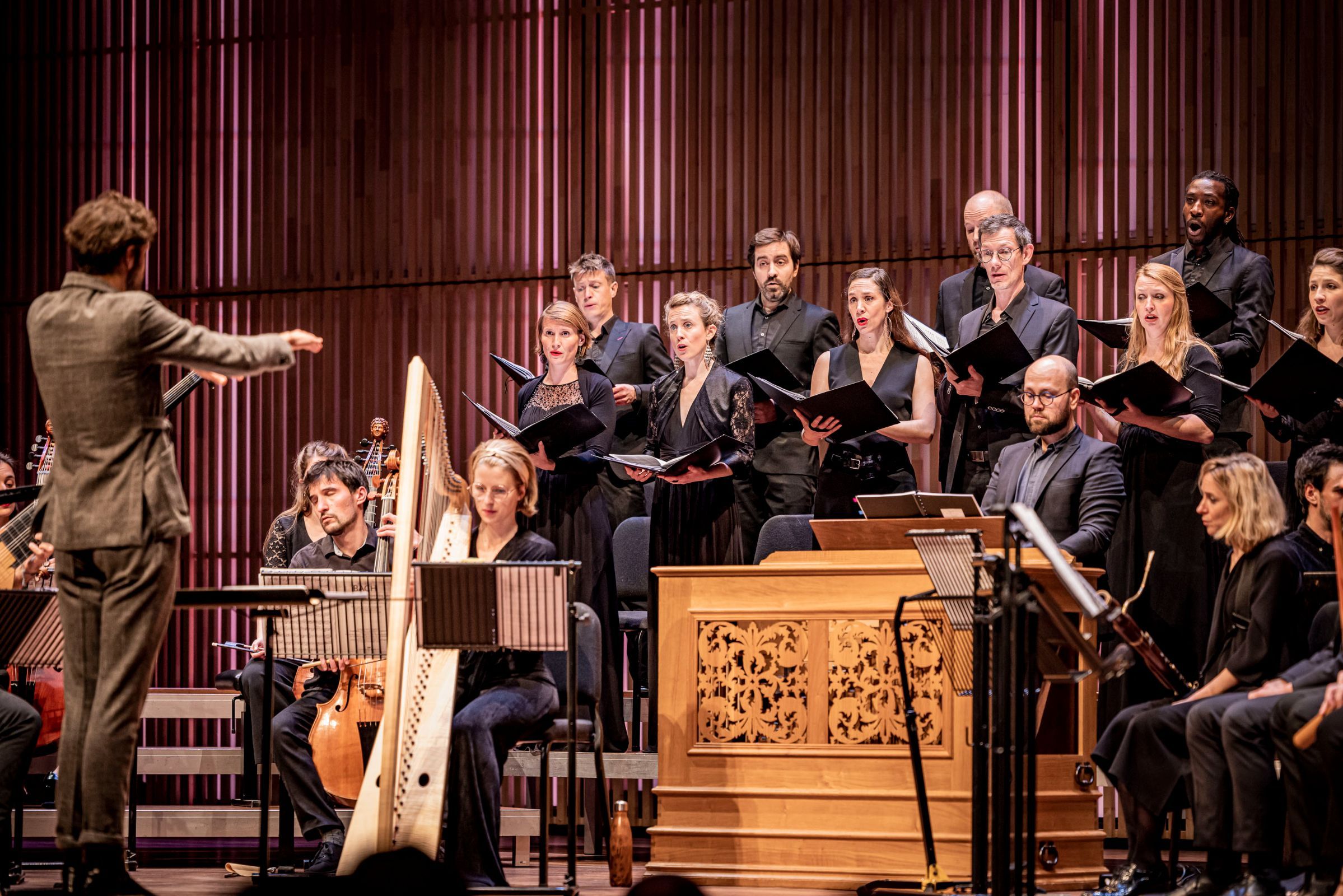 Raphaël Pichon dirigiert das Ensemble Pygmalion und Solisten &copy; Foppe Schut