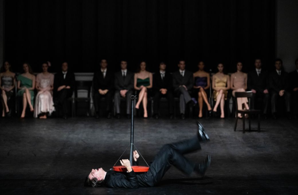 <i>Kontakthof</i> &agrave; l'Op&eacute;ra de Paris &copy; Julien Benhamou / Op&eacute;ra national de Paris
