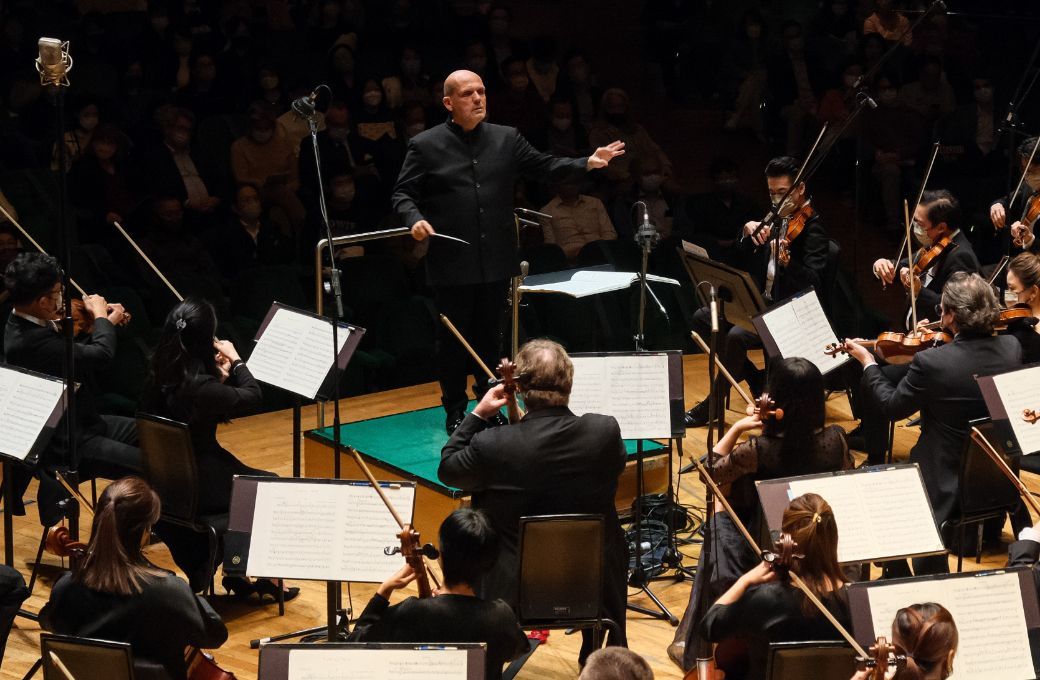 HK Phil thrills in Shostakovich's naughty Ninth and stirs stormy seas ...