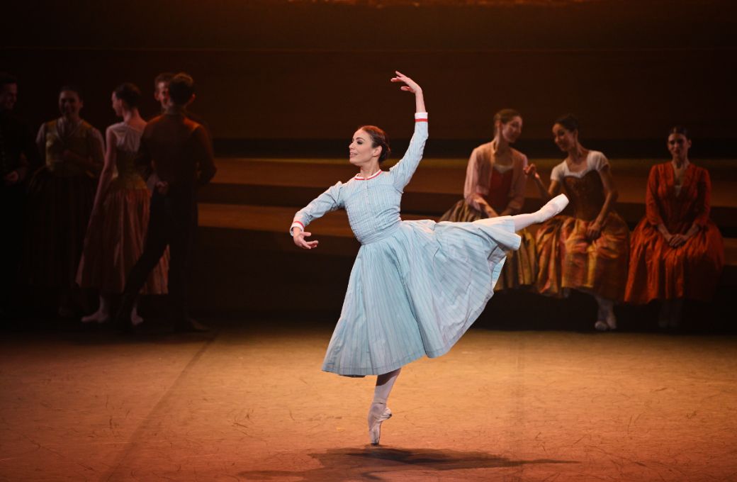 Fernanda Oliveira (Raymonda) &copy; Laurent Liotardo