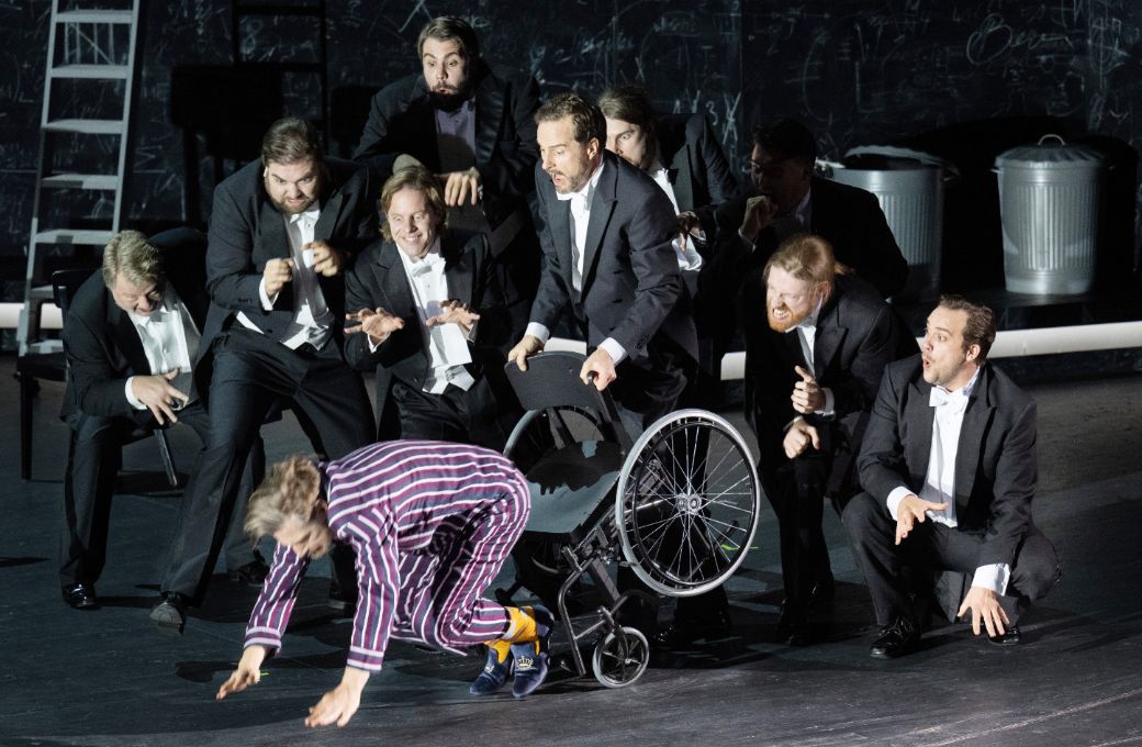 Michael Nagy (Sixtus Beckmesser) und die Meister &copy; Monika Rittershaus