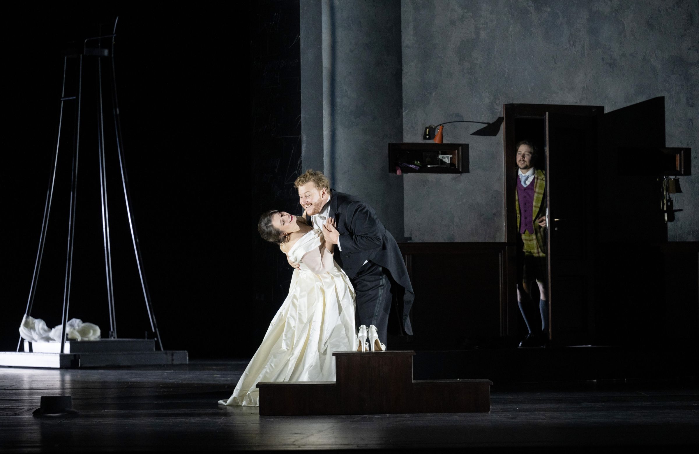 Magdalena Hinterdobler (Eva) und Nicholas Brownlee (Hans Sachs) &copy; Monika Rittershaus