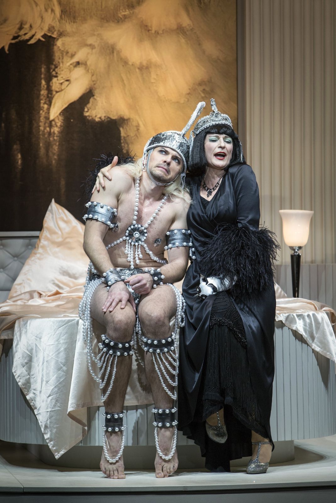 <i>Les Perles de Cléopâtre</i> au Komische Oper &copy; Iko Freese / drama-berlin.de