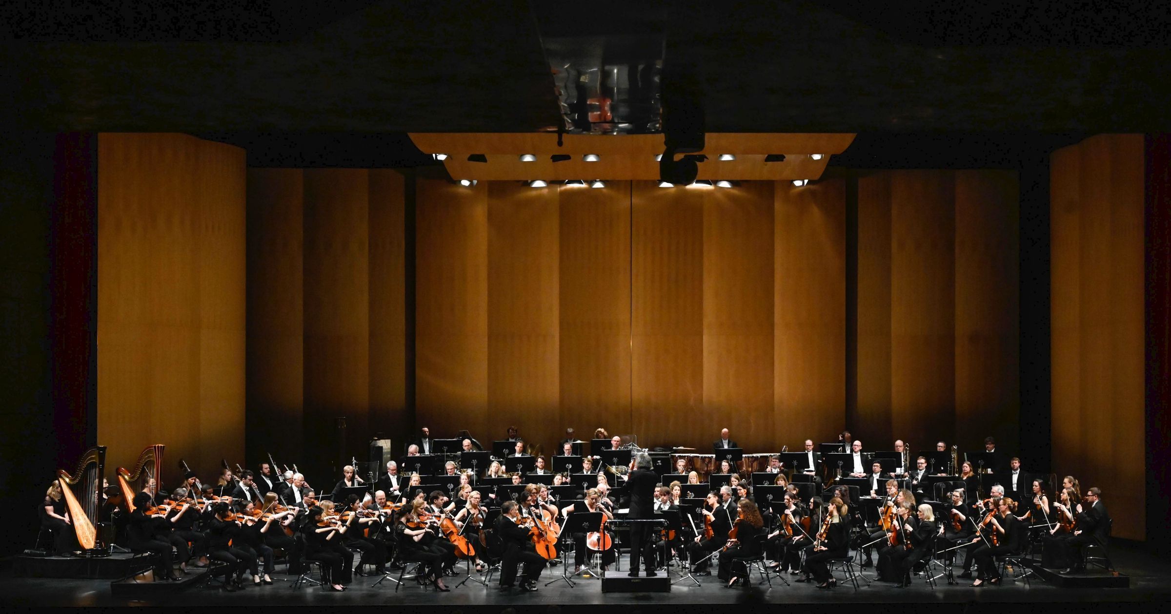 Vladimir Jurowski dirigiert das London Philharmonic Orchestra &copy; Andrea Kremper