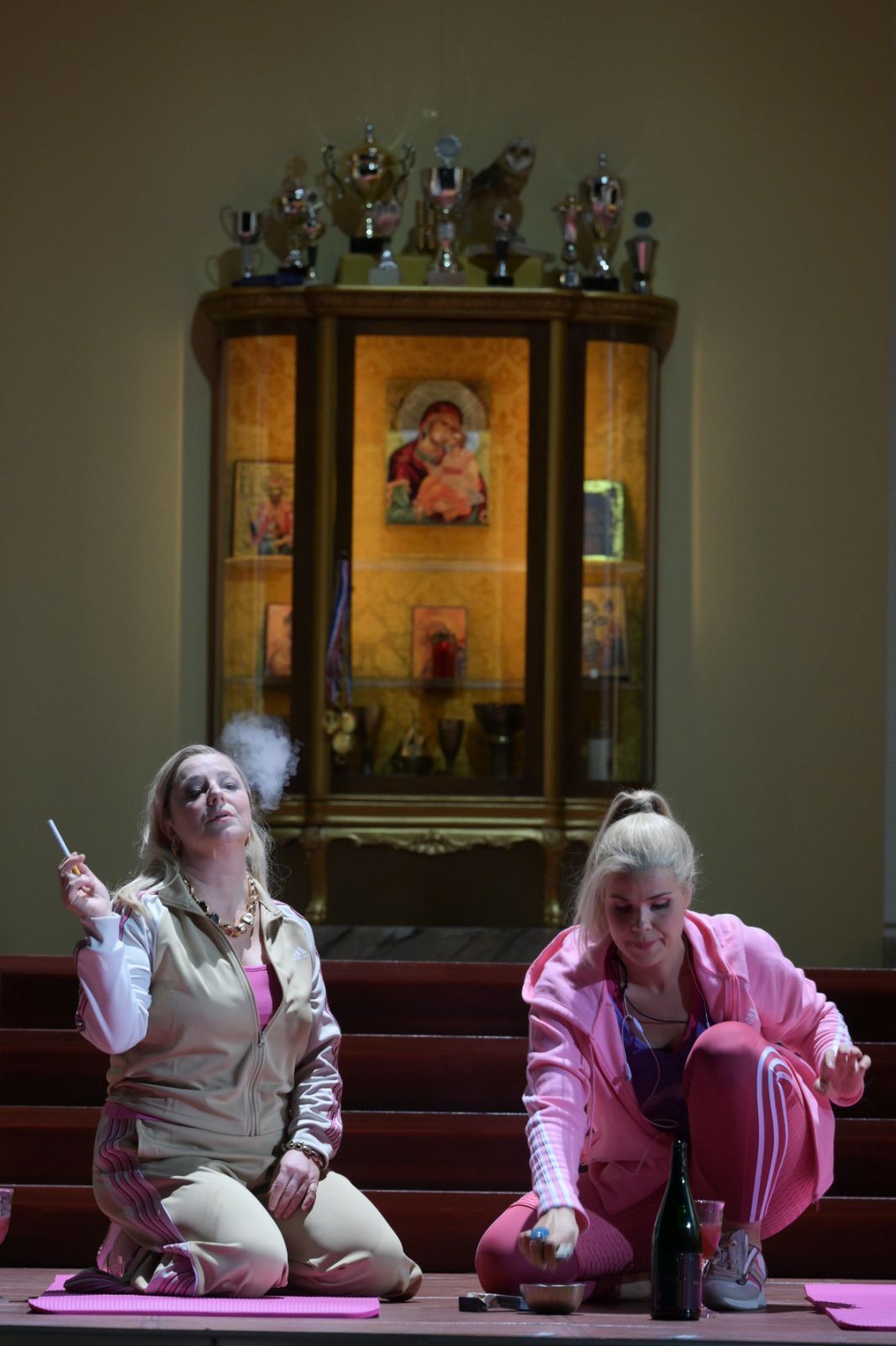 Claudia Mahnke (Die Fürstin) und Zanda Švēde (Nenila) &copy; Barbara Aumüller