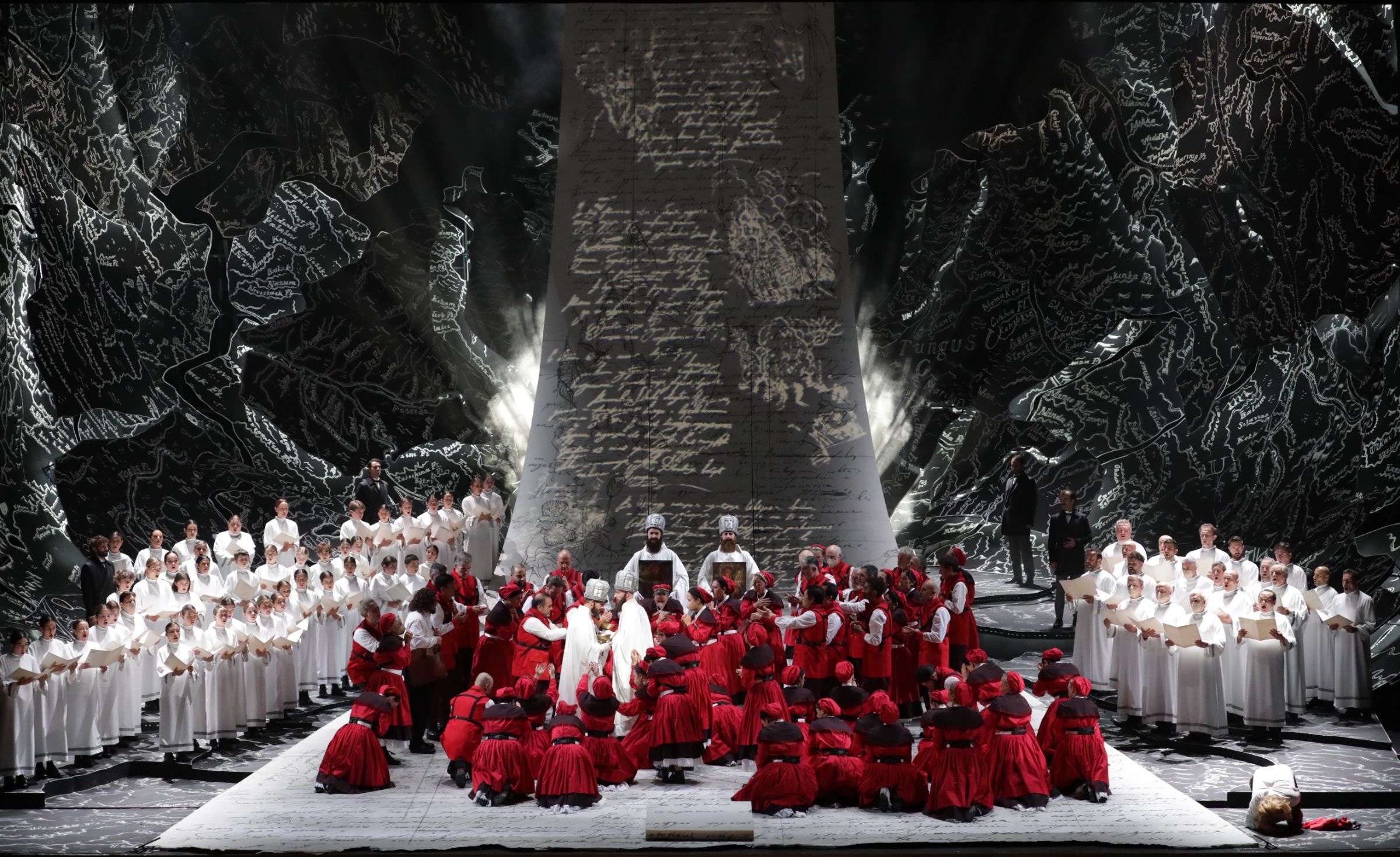 Pilgrims’ Chorus in Act 1 &copy; Brescia &amp; Amisano | Teatro alla Scala