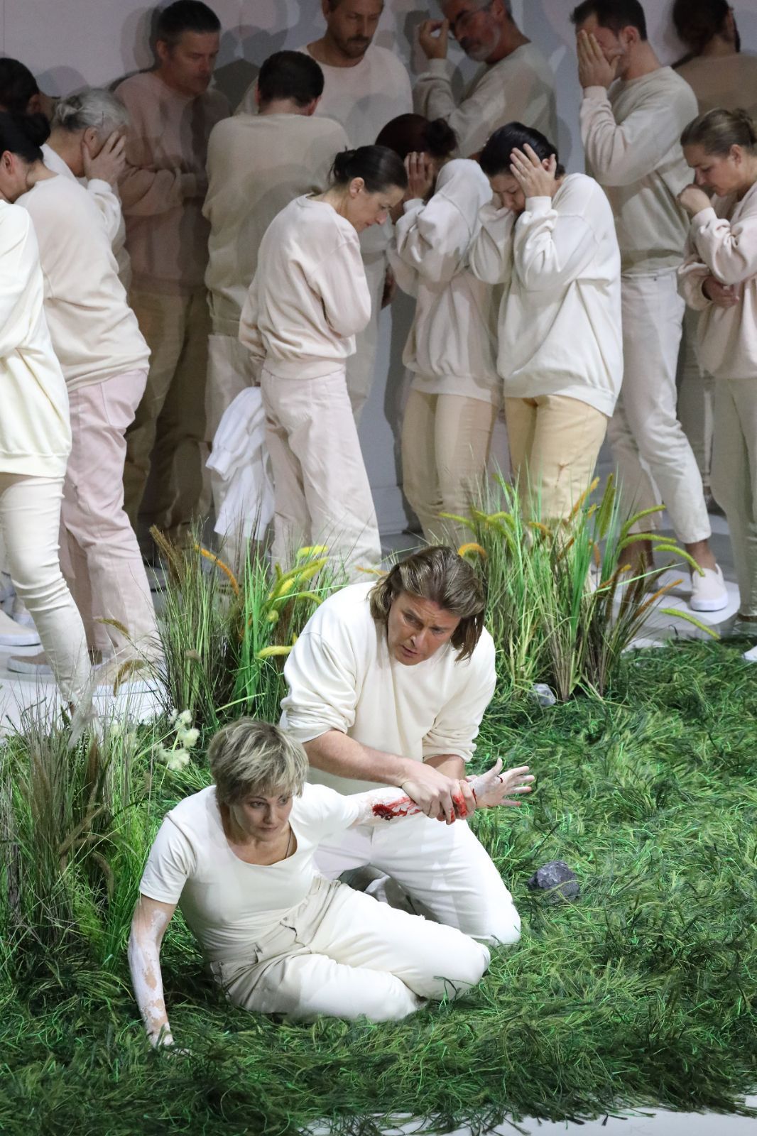 Johanni van Oostrum (Elsa) und Klaus Florian Vogt (Lohengrin) © Wilfried Hösl