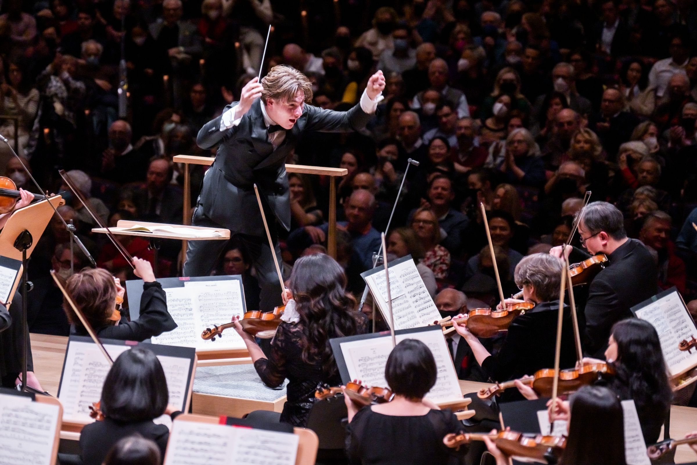 Klaus Mäkelä conducts the New York Philharmonic © Chris Lee