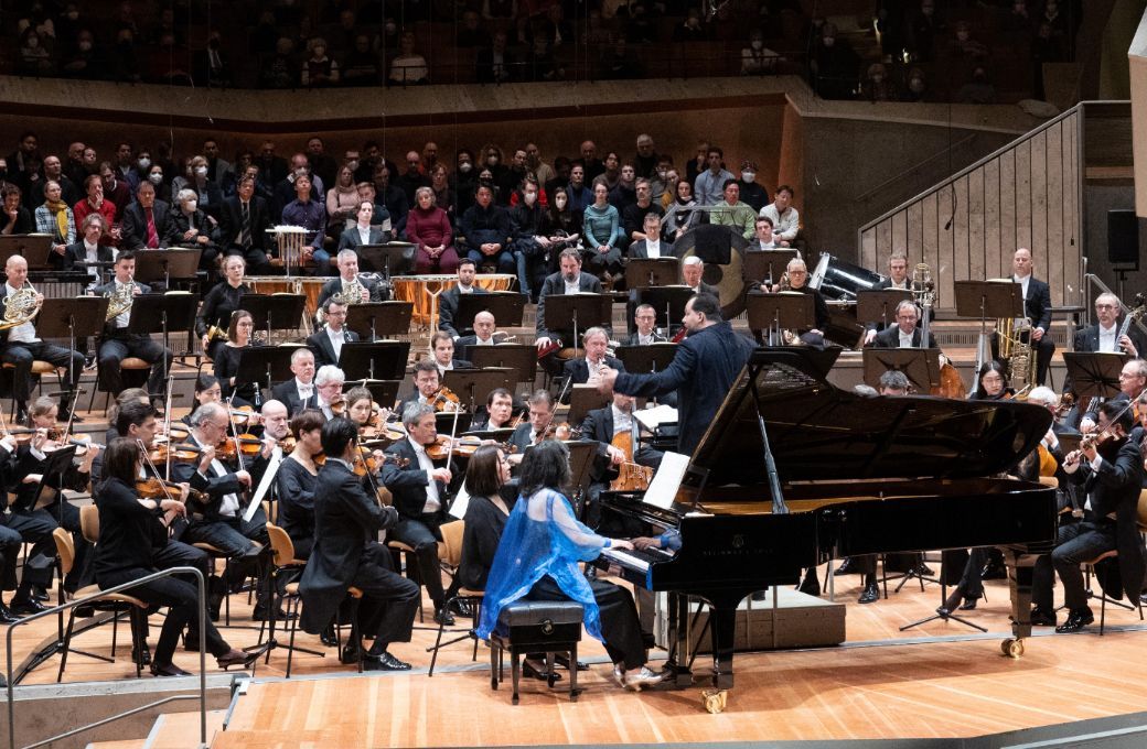 Mitsuko Uchida mit Andris Nelsons und den Berliner Philharmonikern &copy; Monika Rittershaus