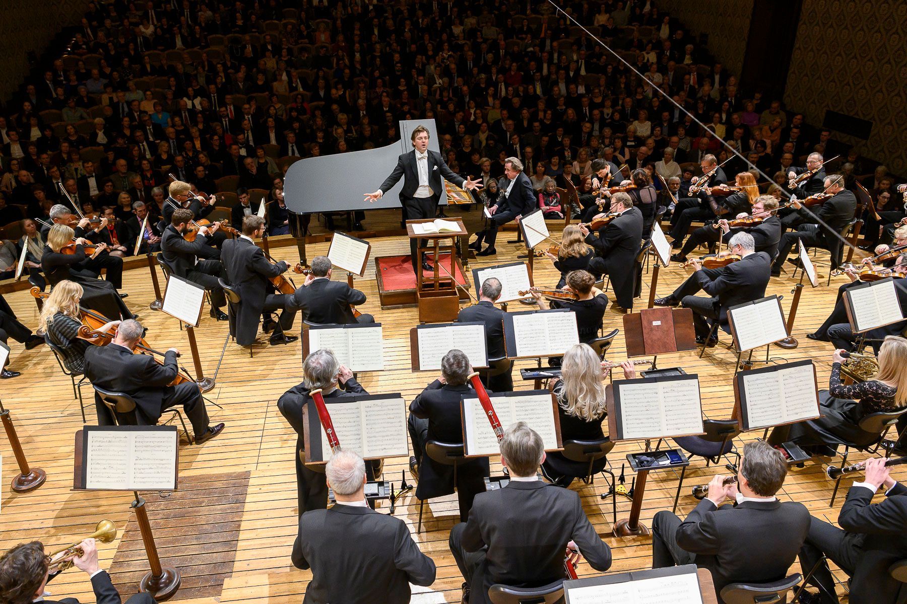 Tomáš Netopil and the Czech Philharmonic Orchestra © Petra Hajska