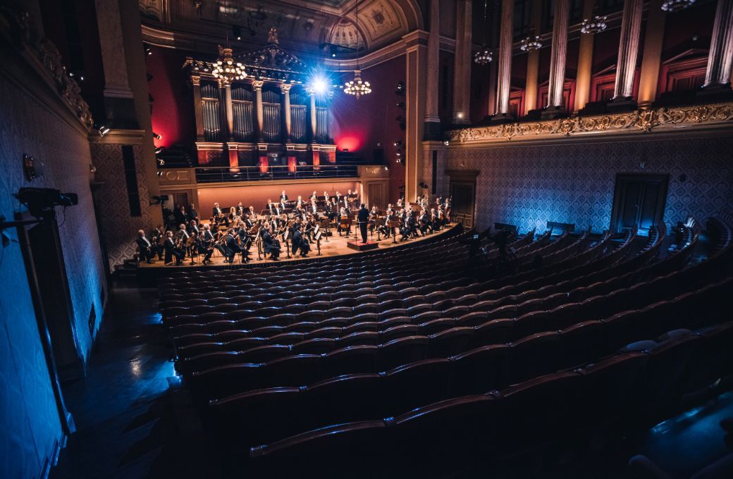 Tomáš Netopil and the Czech Philharmonic Orchestra in the Rudolfinum, 2020 © Petr Chodura